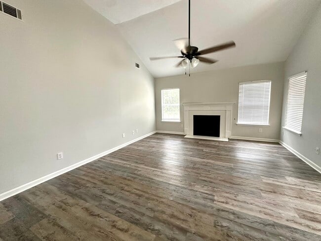 Building Photo - 945 Hunting Horn Wy