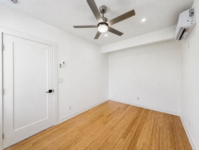 Building Photo - 446 Camulos St