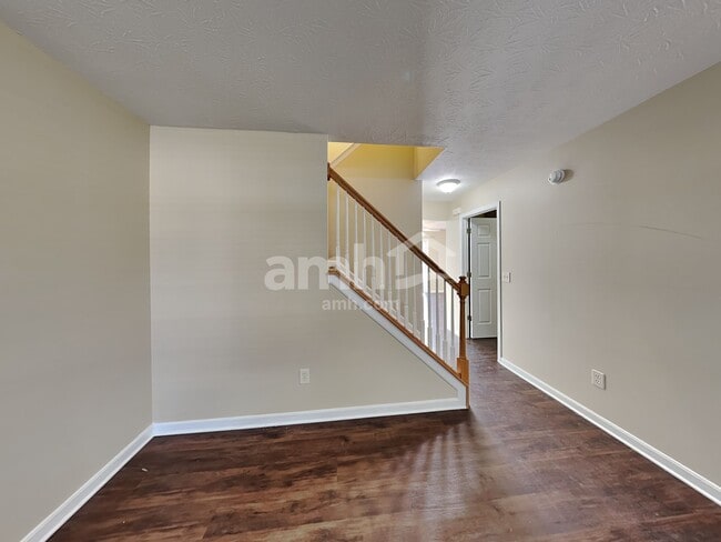 Building Photo - 637 Ellen Dr