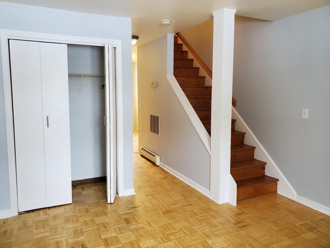 Building Photo - 220 Mascoma St