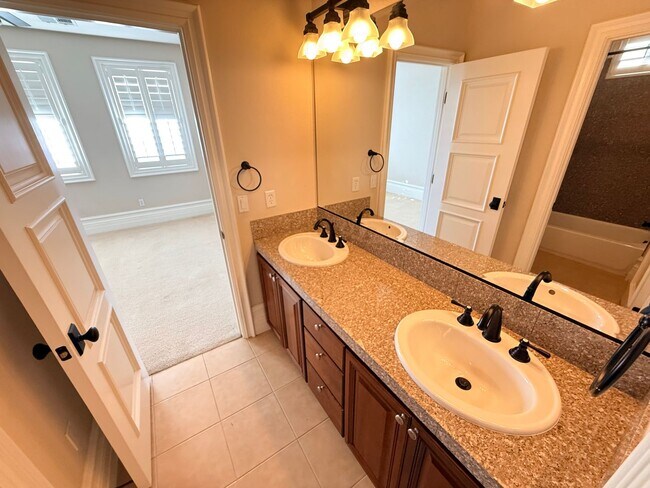 Building Photo - Tuscany Guard Gated Community