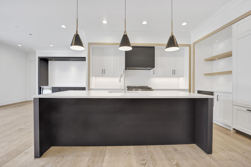 Building Photo - 4920 N Lincoln Ave