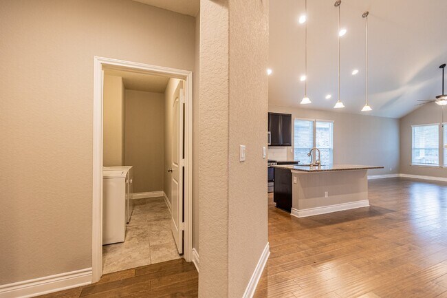 Building Photo - 27462 Paraiso Sands