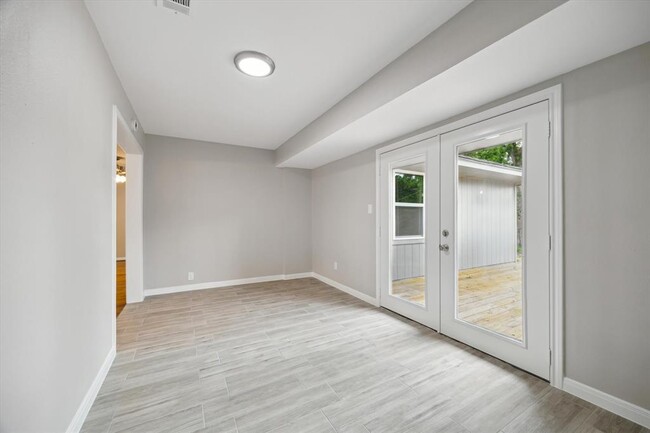 Building Photo - 6830 Cherrydale Dr
