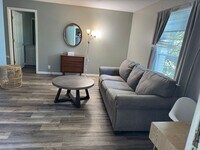 Building Photo - 10433 Briarbend Dr