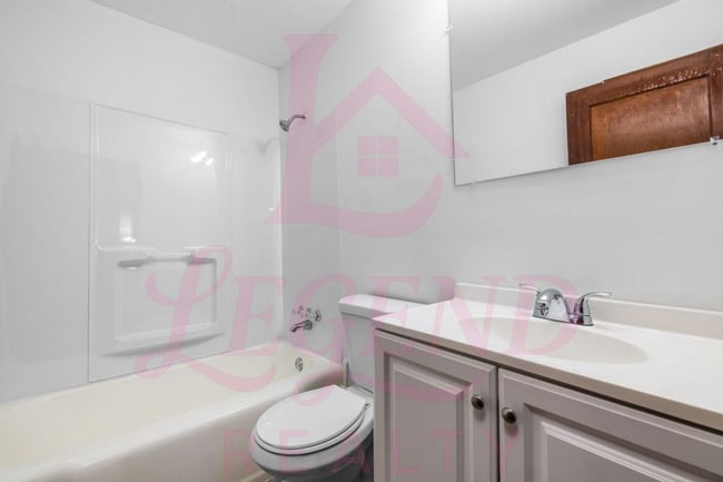 Building Photo - Spacious St. Ann Home with Large Detached ...