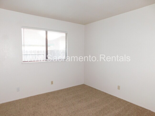 Building Photo - Spacious 2bd/2ba Foothill Farms Duplex with 2 Car Garage
