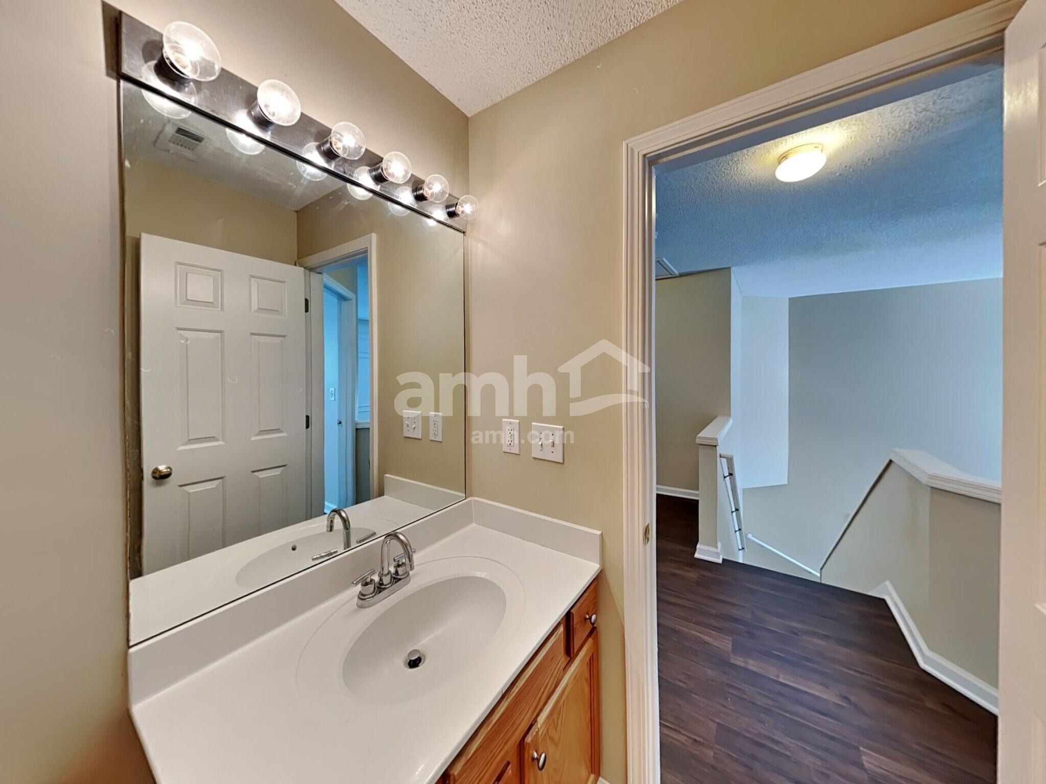 Building Photo - 3450 Ridgefair Dr