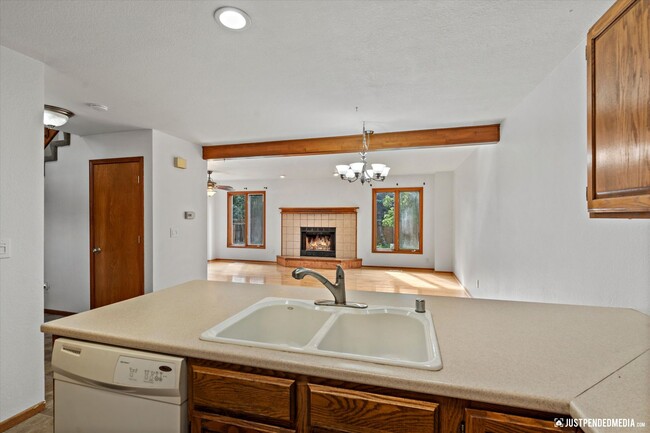 Building Photo - Modern Southside Duplex
