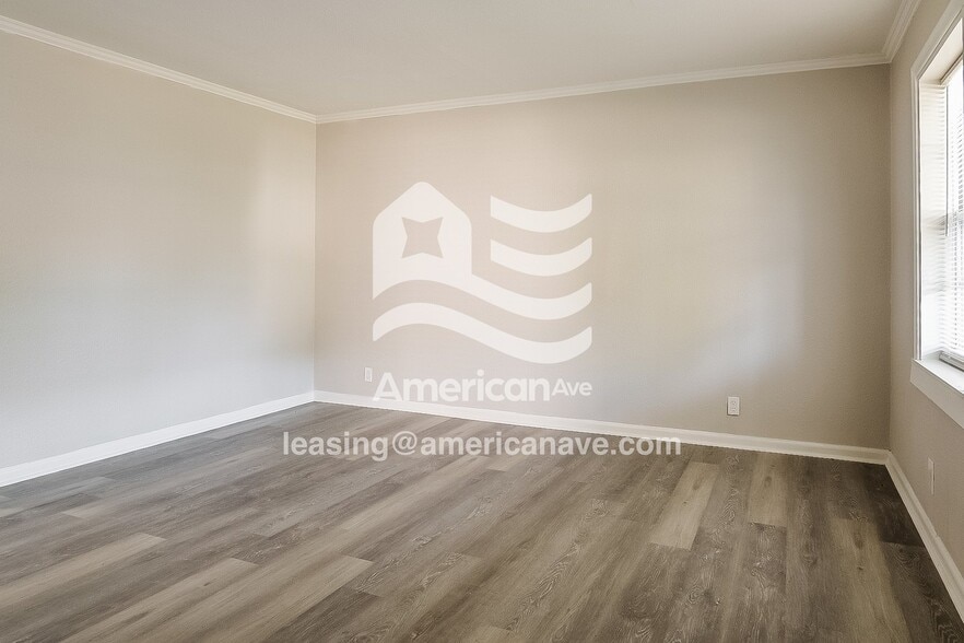 Building Photo - 6316 E 4th Terrace