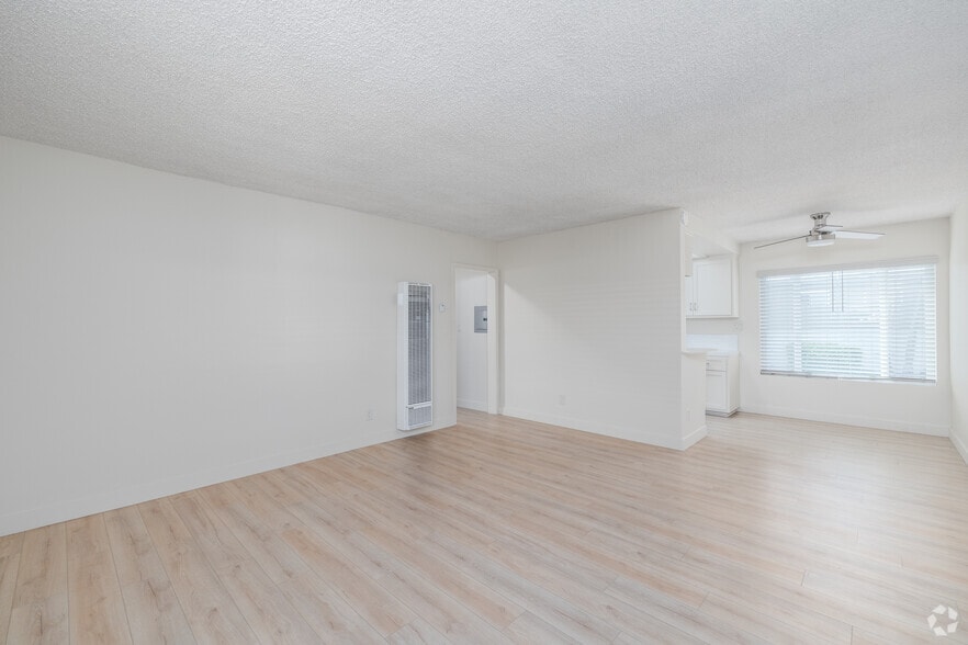 2BR, 2BA - 830SF - Living Room - Pacific Lanai Apartments