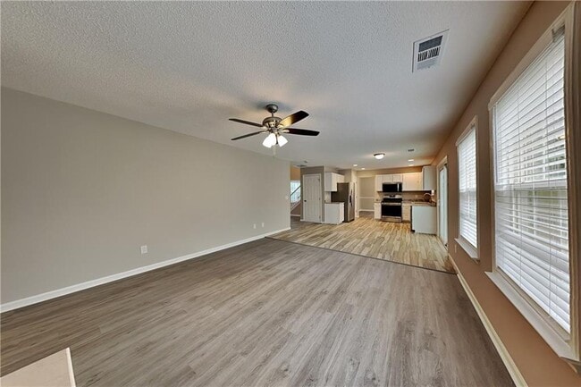 Building Photo - 1128 Grandview Cir