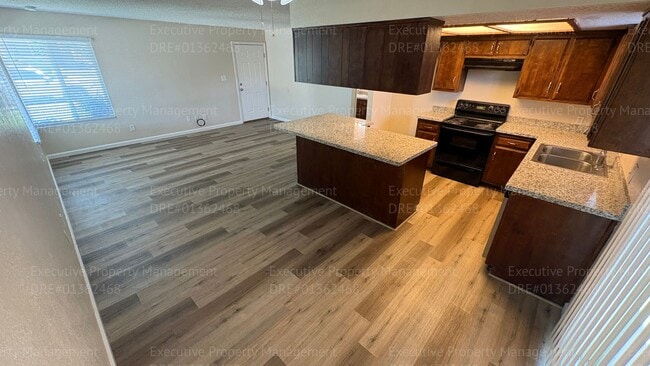 Building Photo - 709 Deseret Way