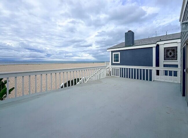 Building Photo - 4027 Ocean Dr