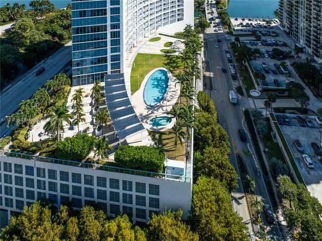 Building Photo - 601 NE 36th St