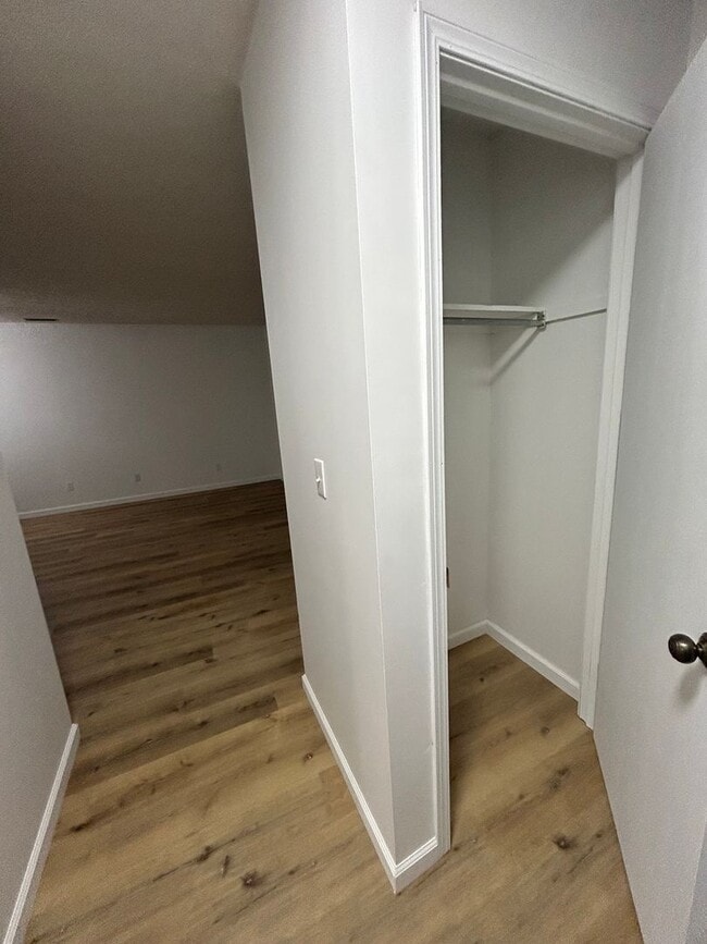 Building Photo - 917 N Clay St