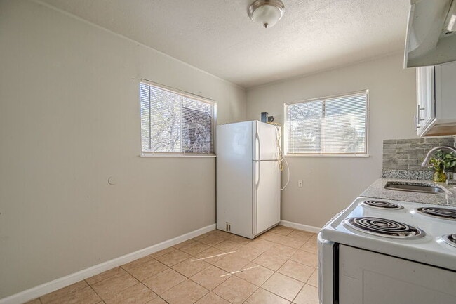 Building Photo - 2323 Arbor Pl