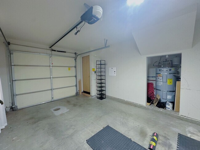 Building Photo - 3817 S Angeline St