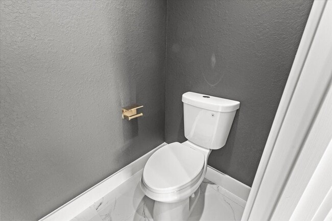 Building Photo - 5110 Longmeadow St