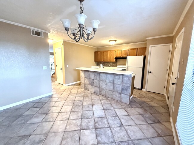 Building Photo - 1334 Eastgate Dr