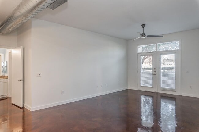 Building Photo - COMING SOON! Texas & Pacific (T&P) Loft with stunning downtown views!