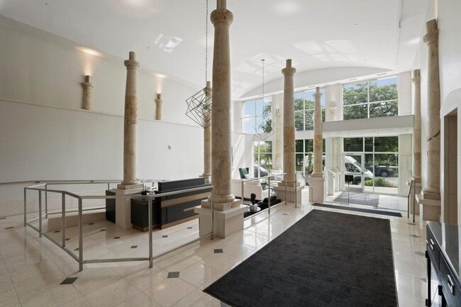 Building Photo - 1313 N Franklin Pl