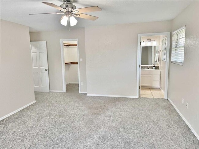 Building Photo - 2317 NE Village Dr