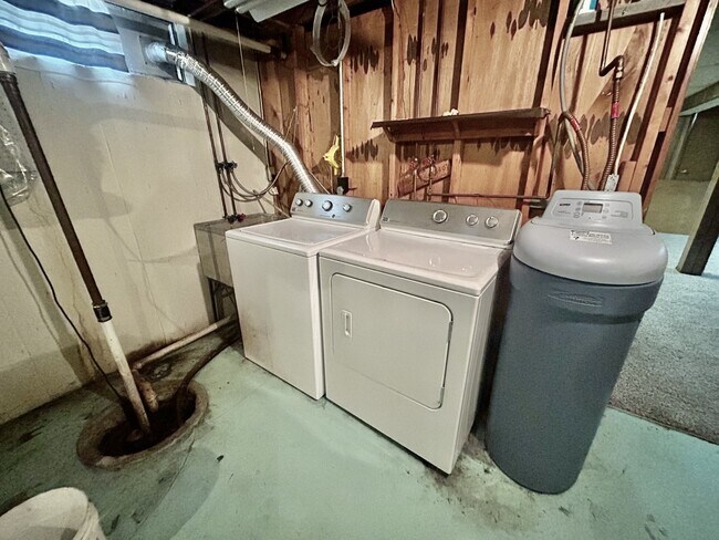 Building Photo - 3742 Dorothy Ln