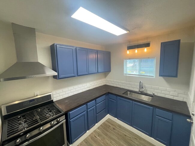 Building Photo - 2303 Burnet St