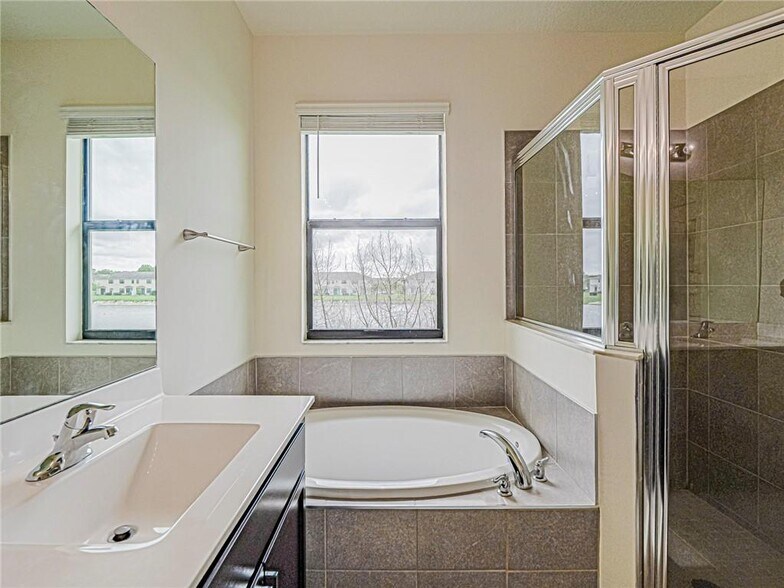 Building Photo - 10092 W Villa Cir