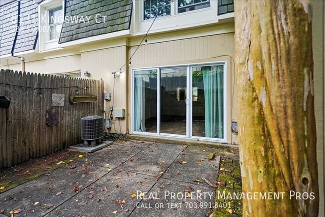 Building Photo - 8131 Kingsway Ct