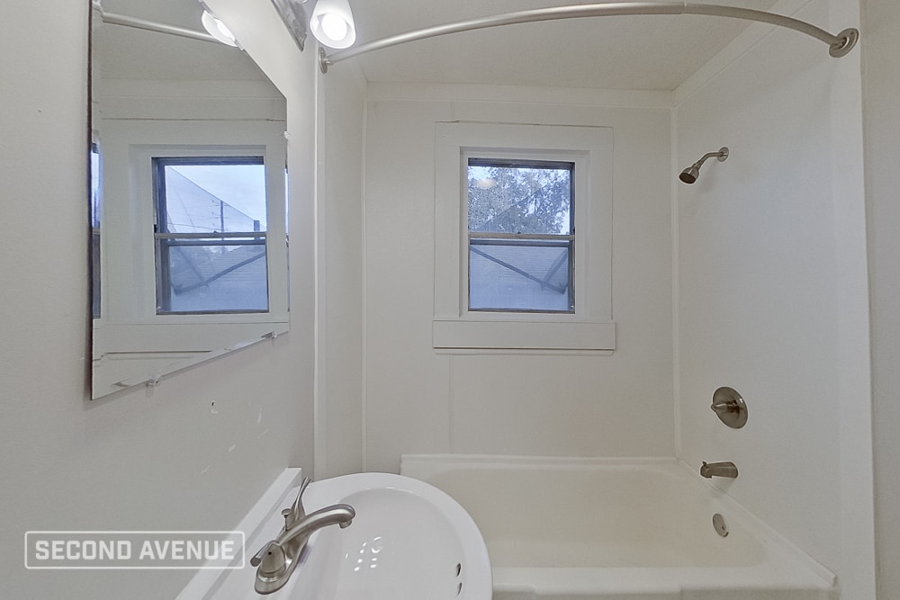 Building Photo - 1709 1st St S