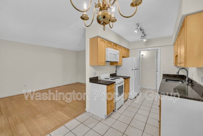 Building Photo - 2200 Castle Rock Square