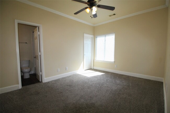 Building Photo - 4709 Scott St