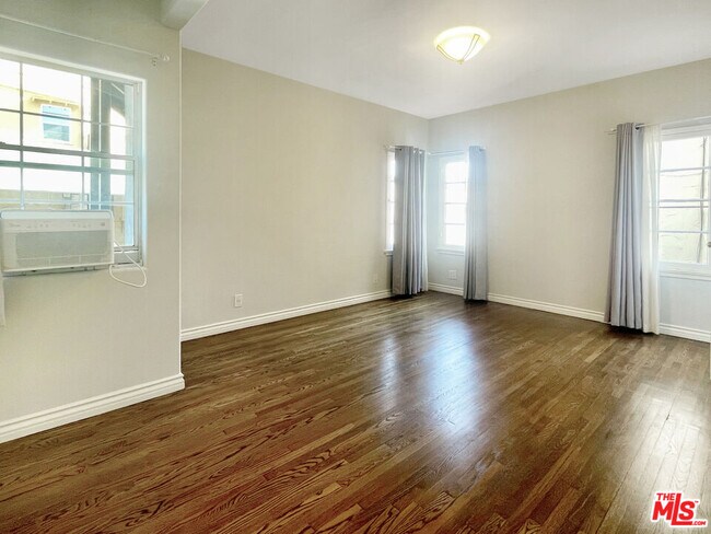 Building Photo - 440 N Spaulding Ave