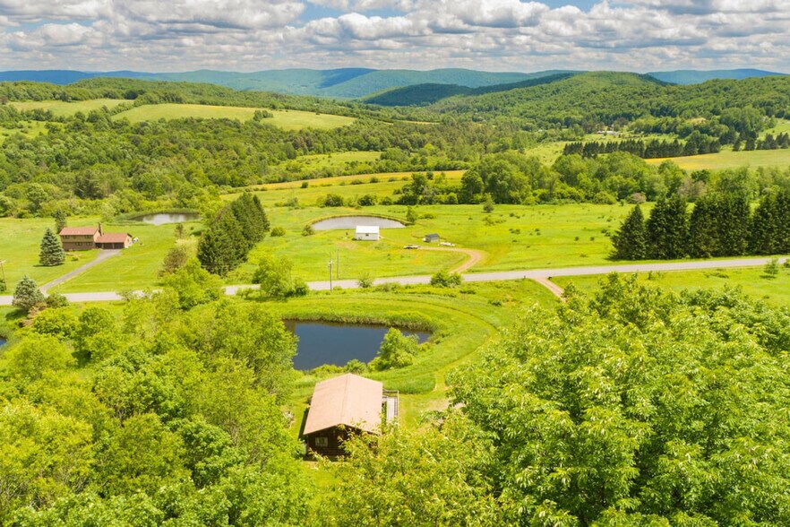 Building Photo - 3924 Hamden Hill Rd