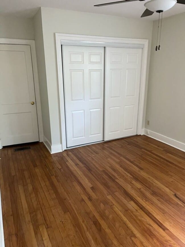 Building Photo - Great 2BR/1BA Condo Villa Rose