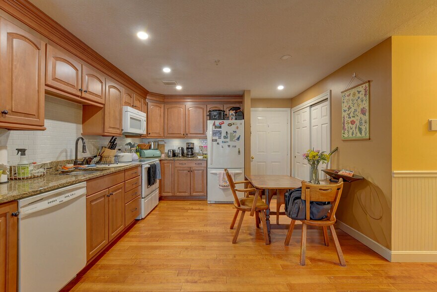 Building Photo - 19 Saco St