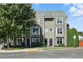 Building Photo - 895 SW 170th Ave