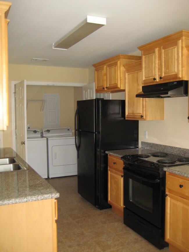 Building Photo - 3/2 Fireplace, 2 Car Garage St. Martin Schools