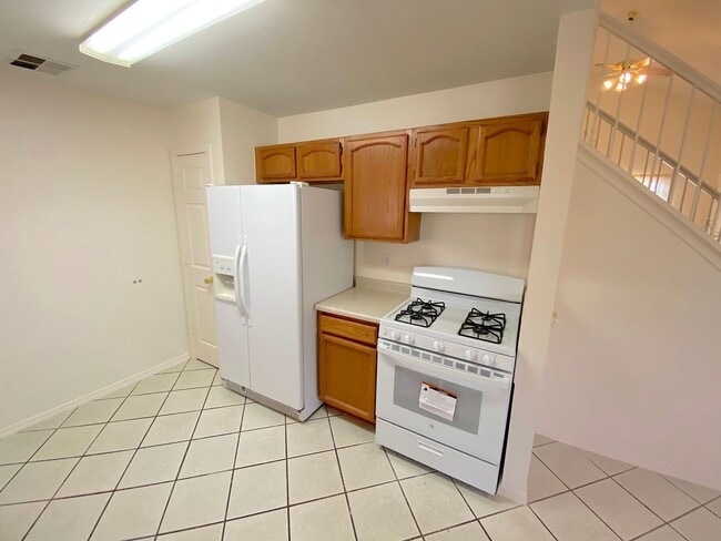 Building Photo - East El Paso 4 bed Refirg A/C