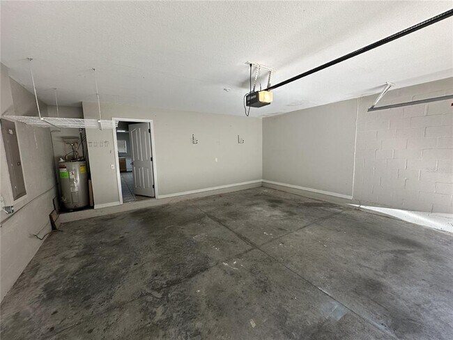 Building Photo - 6955 Lake Eaglebrooke Dr