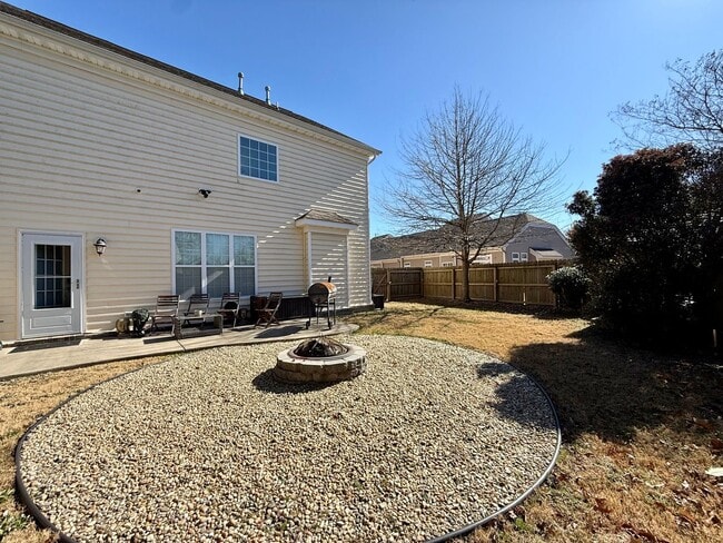 Building Photo - Modern living in the heart of Greenbrier - 4 BR home with open layout