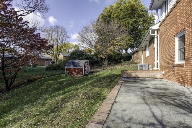 Building Photo - 110 Shasta Ct