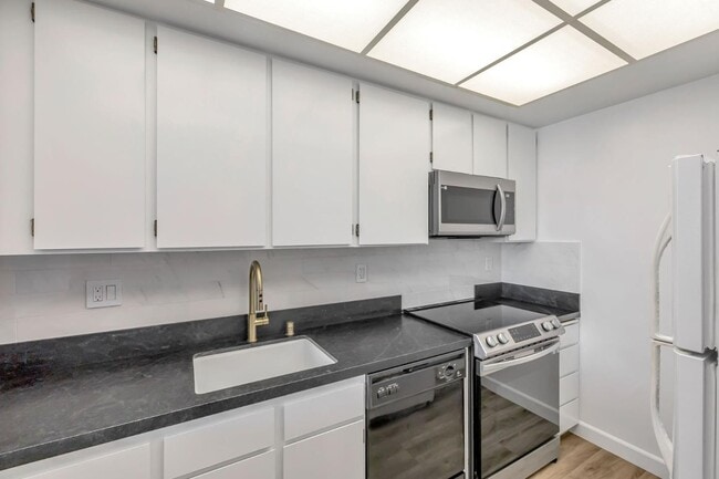 Building Photo - 1515 Floribunda Ave