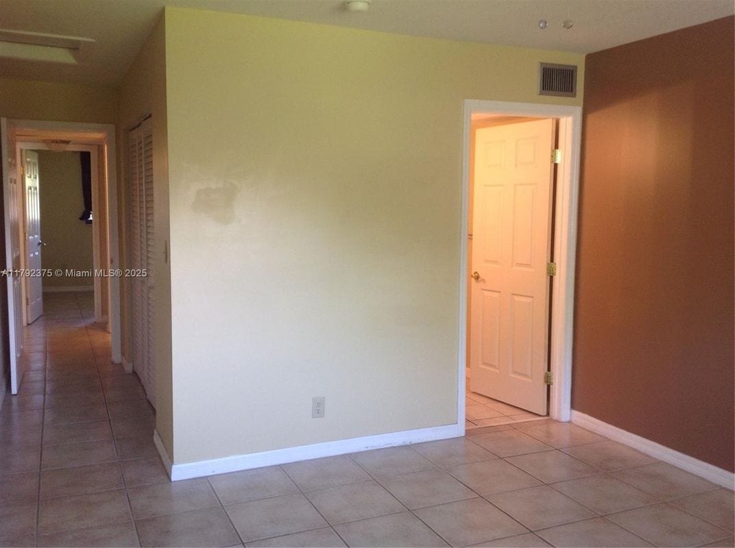 Building Photo - 1921 Woolbright Rd