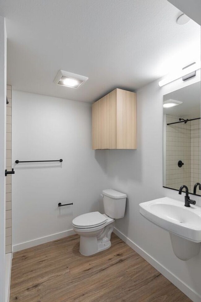 Interior Photo - CHRONICLE: Stylish Wallingford Studios wi...