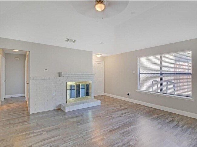 Building Photo - 1614 Doubletree Dr