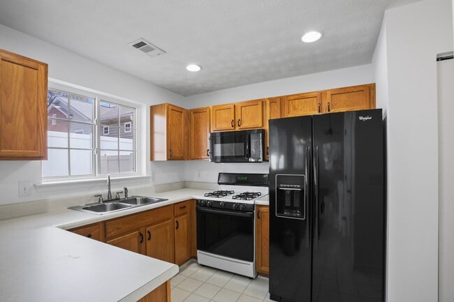 Building Photo - 308 W Oaks Trail