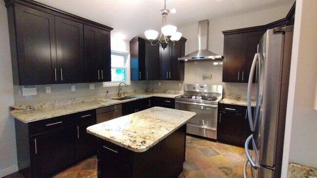 Building Photo - 710 Yucca Ave